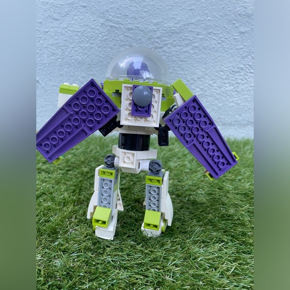 Constructed Buzz Lightyear Lego | Lego 7592 - Picture 4 of 7